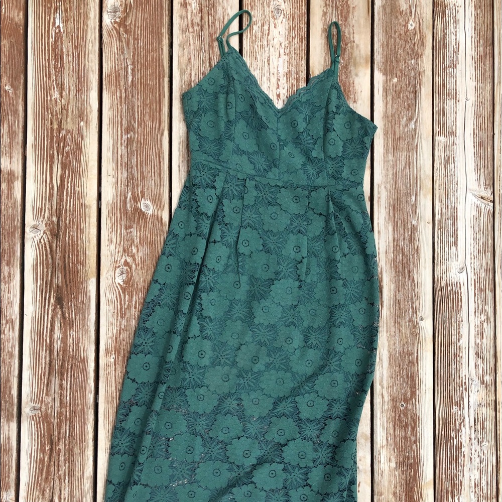 Adorable green mid length dress